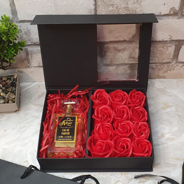 Parfüm mit einer Blumenbox und einer Tasche