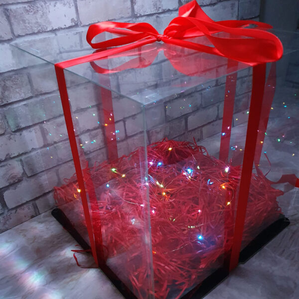 Transparenter Geschenkkarton mit rotem Band und LED-Beleuchtung 3